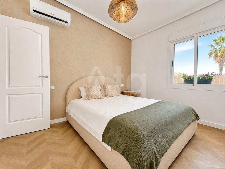 4 bedroom Villa in Punta Prima - URE156209 - Photo - 10