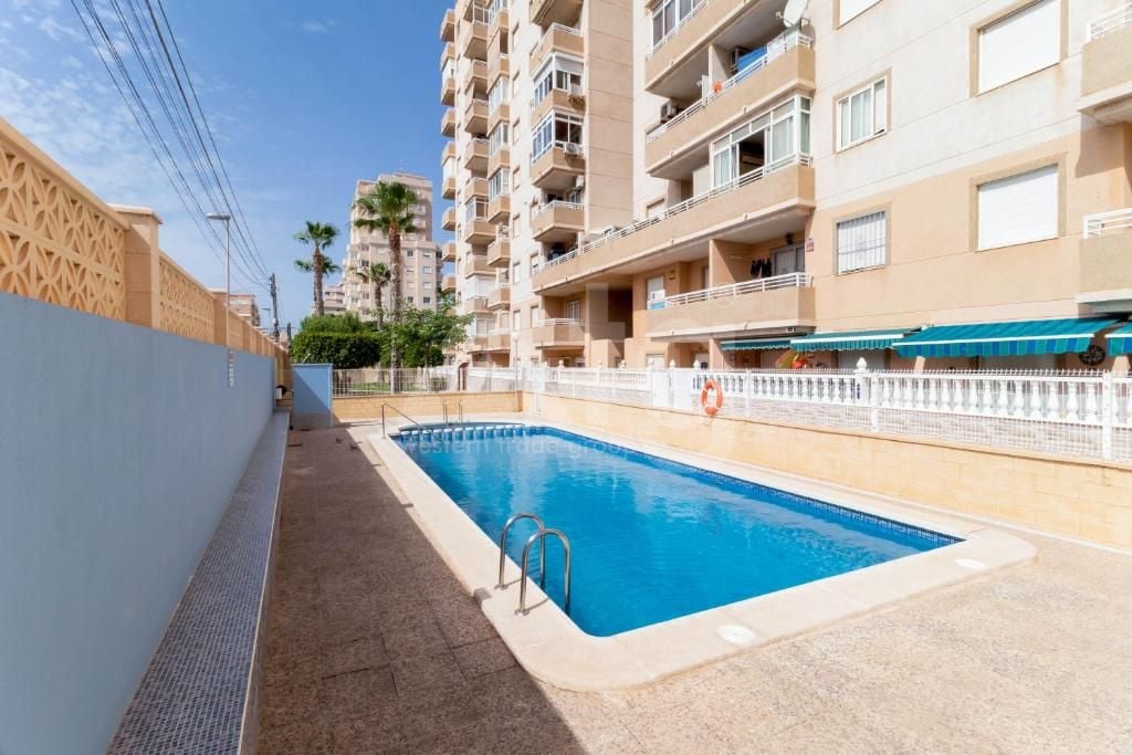 2 bedroom Apartment in Torrevieja - ET156975 - Photo - 1