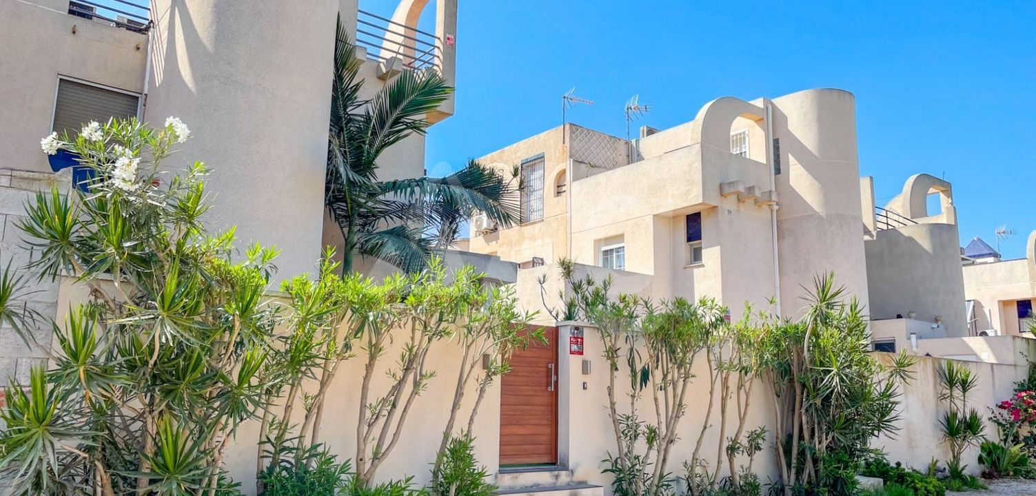2 bedroom Townhouse in Torrevieja - MVR158447 - Photo - 1