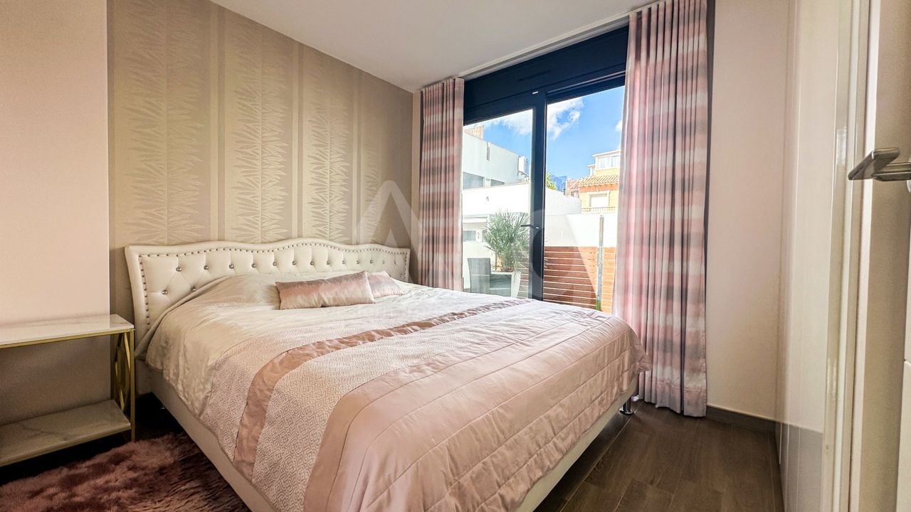 5 bedroom Villa in Torrevieja - RCJ158920 - Photo - 10