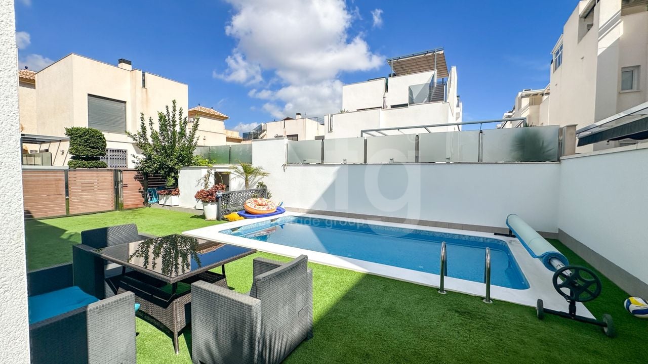 5 bedroom Villa in Torrevieja - RCJ158920 - Photo - 3