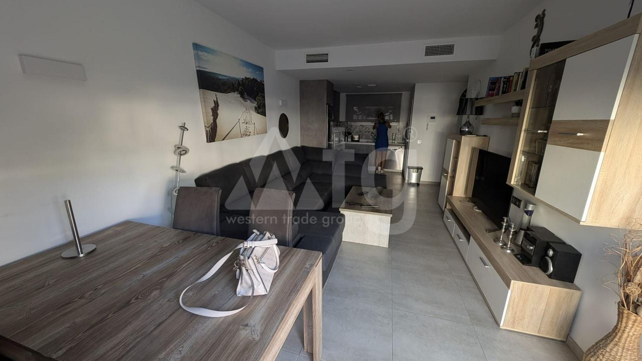 2 bedroom Apartment in Torrevieja - VEC160096 - Photo - 3