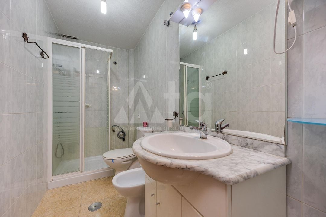 2 bedroom Penthouse in Torrevieja - CYM160888 - Photo - 13