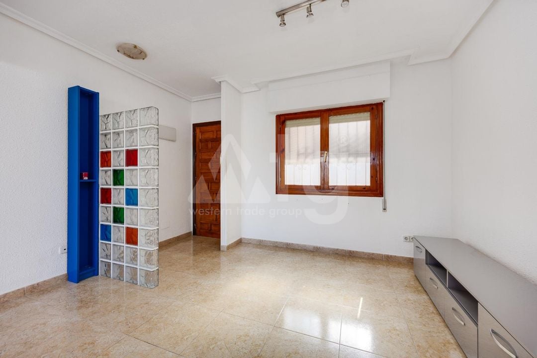 2 bedroom Penthouse in Torrevieja - CYM160888 - Photo - 3
