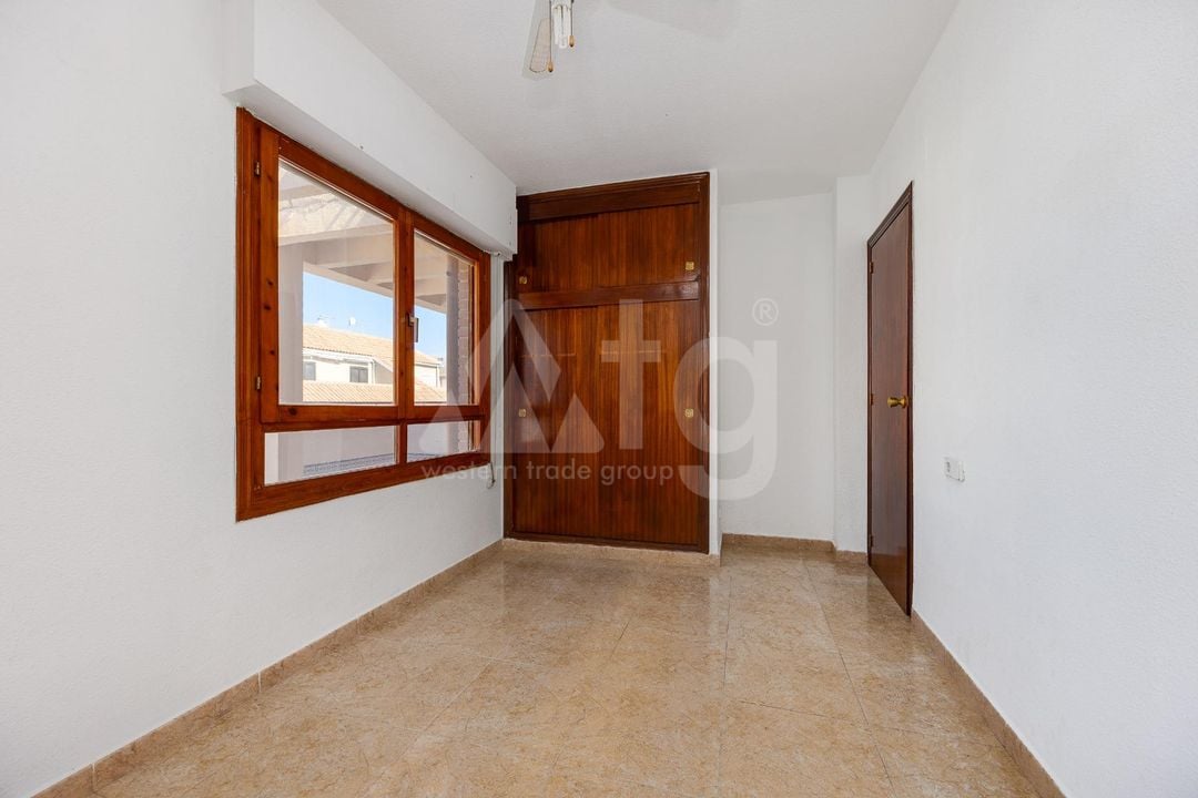2 bedroom Penthouse in Torrevieja - CYM160888 - Photo - 12