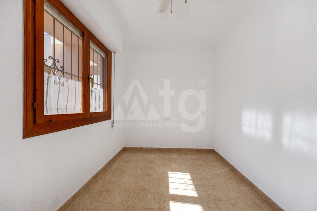 2 bedroom Penthouse in Torrevieja - CYM160888 - Photo - 15
