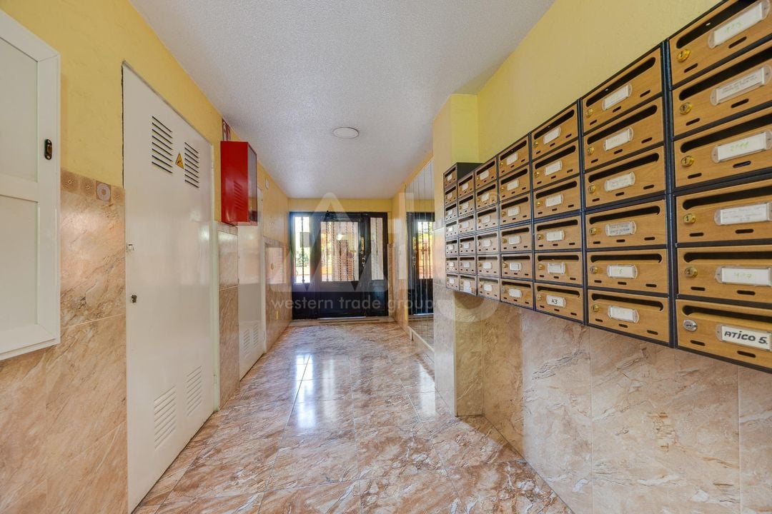 2 bedroom Penthouse in Torrevieja - CYM160888 - Photo - 24