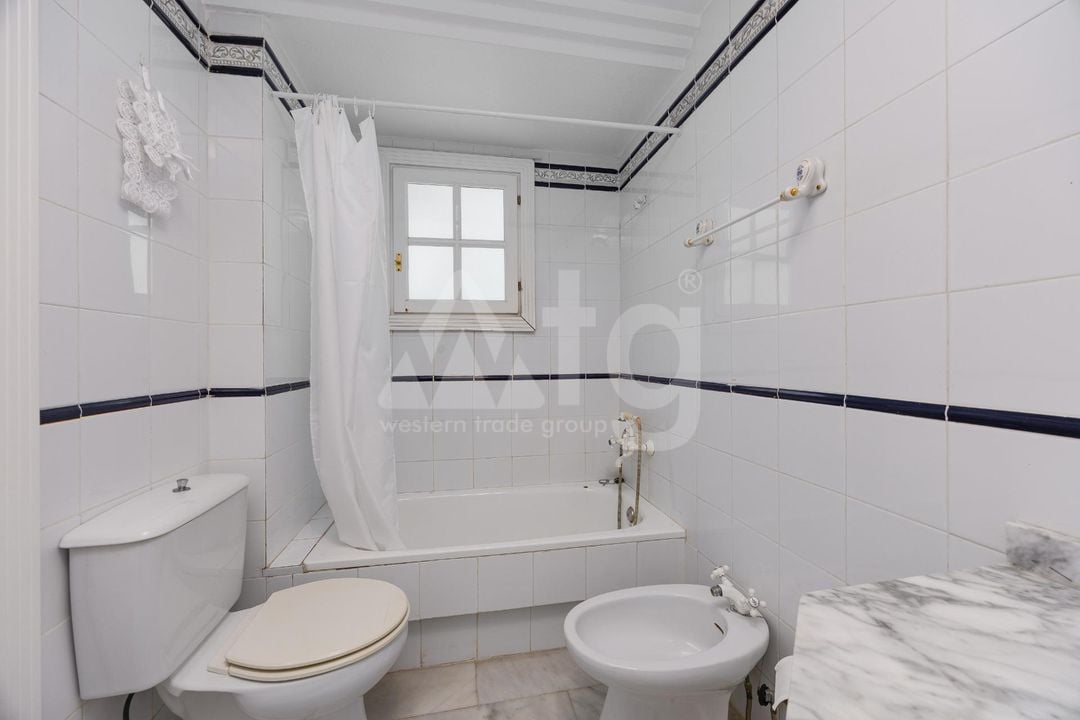 3 bedroom Apartment in Torrevieja - CYM160890 - Photo - 24