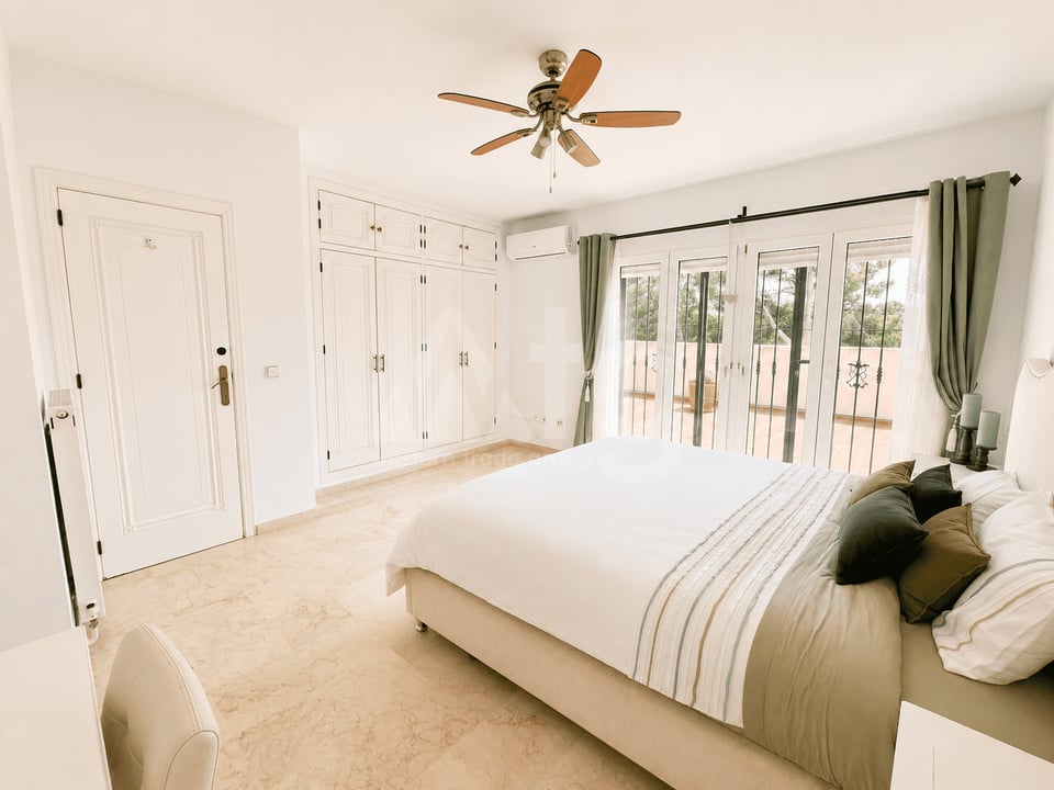 5 bedroom Villa in Las Ramblas - TT161003 - Photo - 9