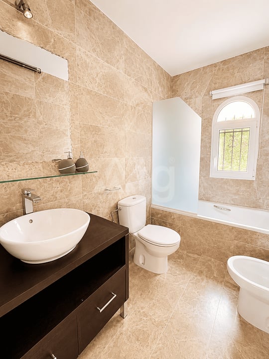5 bedroom Villa in Las Ramblas - TT161003 - Photo - 15