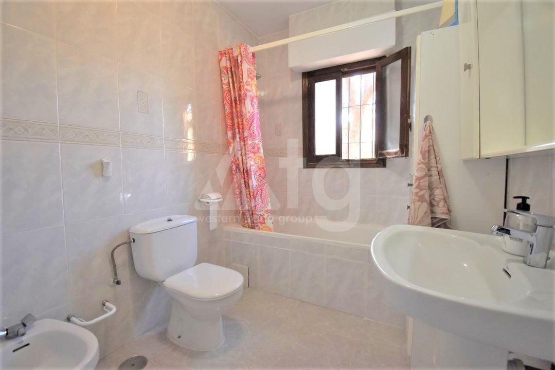 6 bedroom Villa in Villamartin - VRE29853 - Photo - 18
