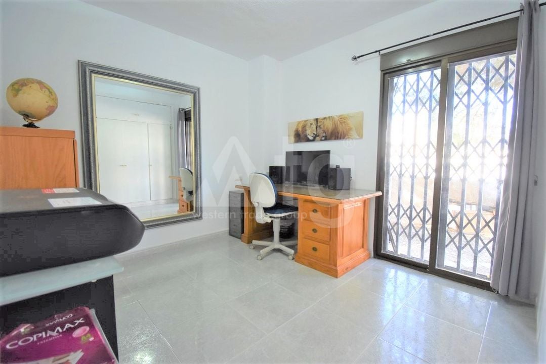 6 bedroom Villa in Villamartin - VRE29853 - Photo - 15