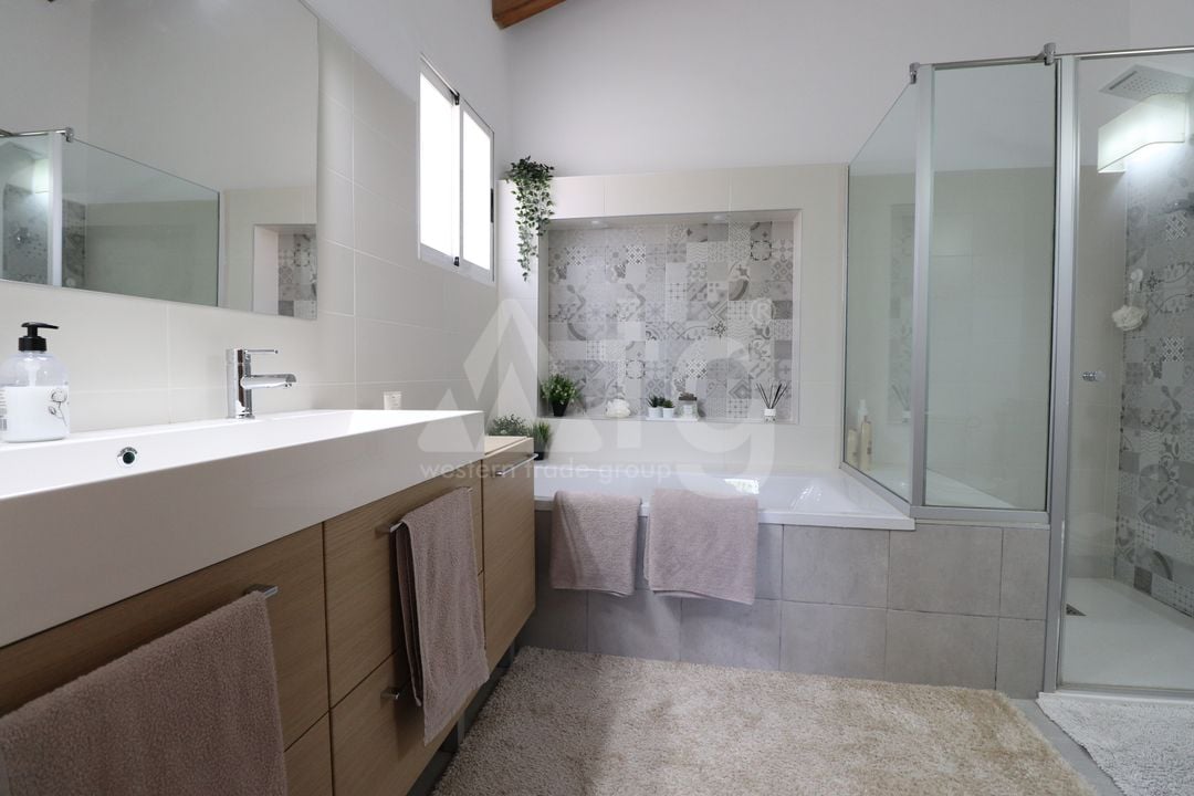 7 bedroom Villa in Catral - VRE29927 - Photo - 25
