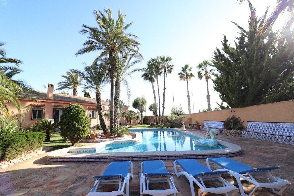 5 bedroom Villa in Torrevieja - CRR41231 - Photo - 3