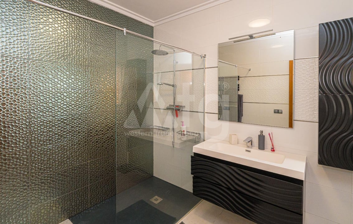 5 bedroom Villa in Orba - OH42567 - Photo - 17