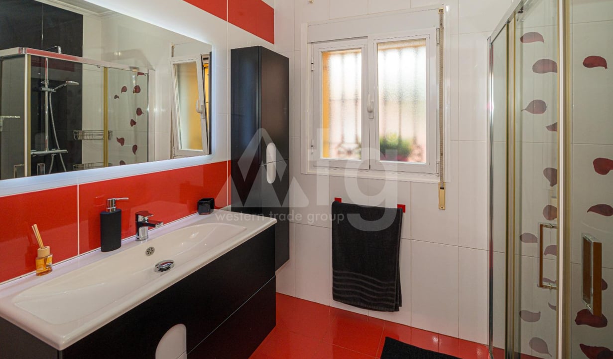 5 bedroom Villa in Orba - OH42567 - Photo - 19