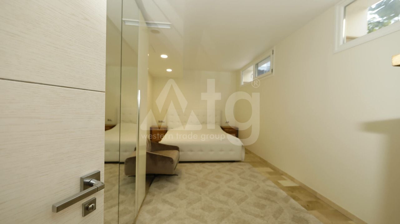 Villa de 5 chambres à La Senia - SBL1117635 - Photo - 12