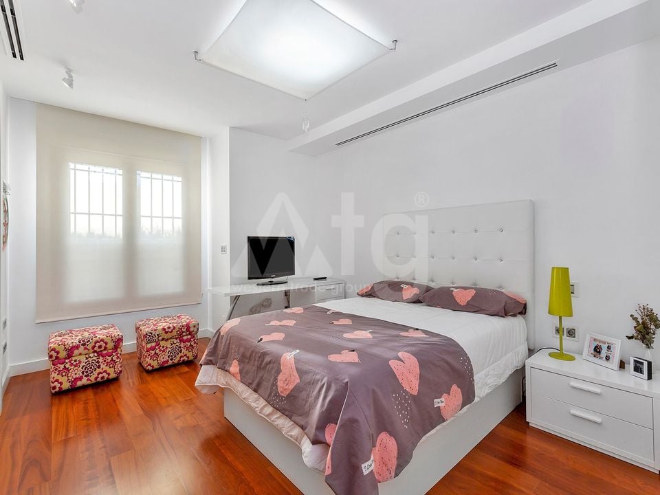 6 bedroom Villa in Algorfa - CCT59060 - Photo - 24