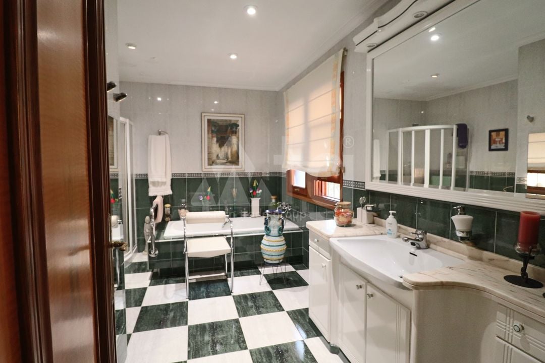 6 bedroom Villa in La Nucia - CPP60035 - Photo - 25