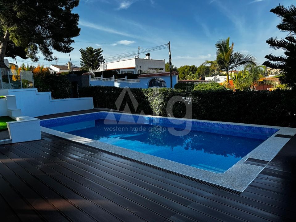 6 bedroom Villa in Los Balcones - LR61679 - Photo - 3