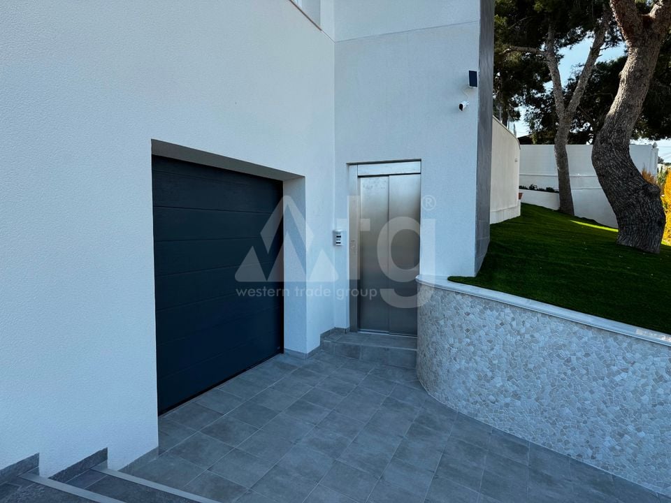 6 bedroom Villa in Los Balcones - LR61679 - Photo - 24