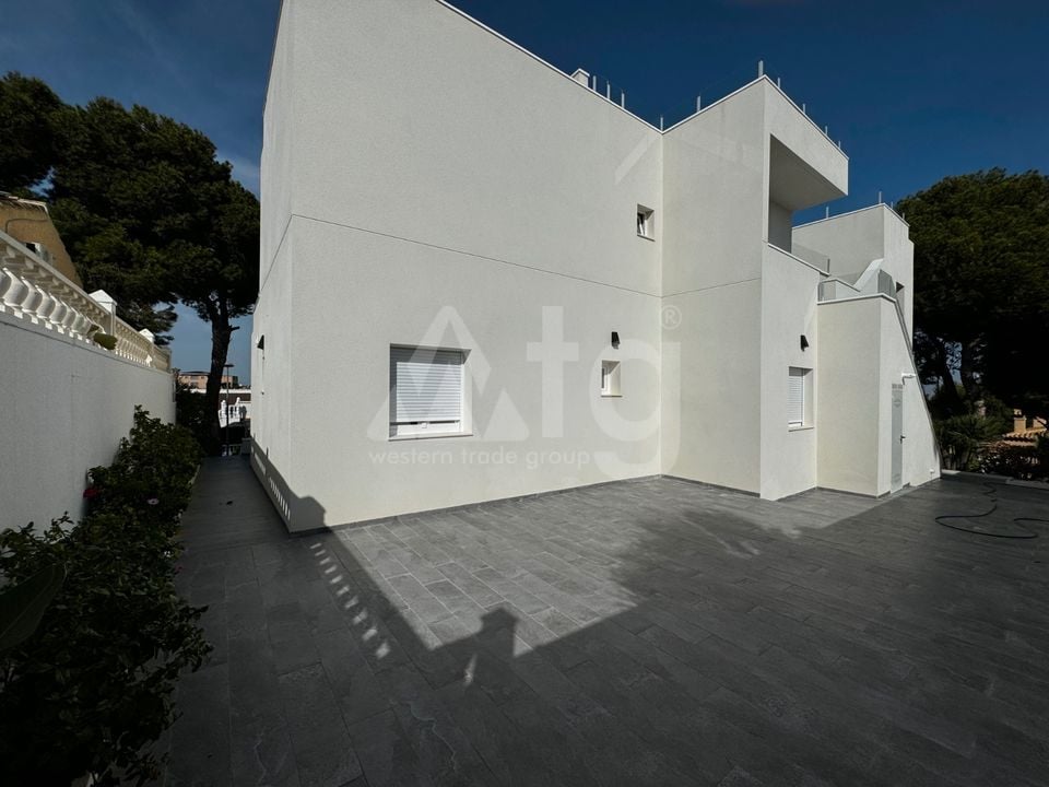 6 bedroom Villa in Los Balcones - LR61679 - Photo - 22