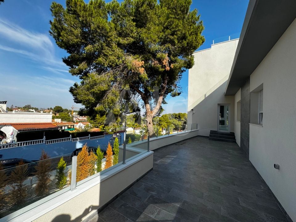 6 bedroom Villa in Los Balcones - LR61679 - Photo - 16