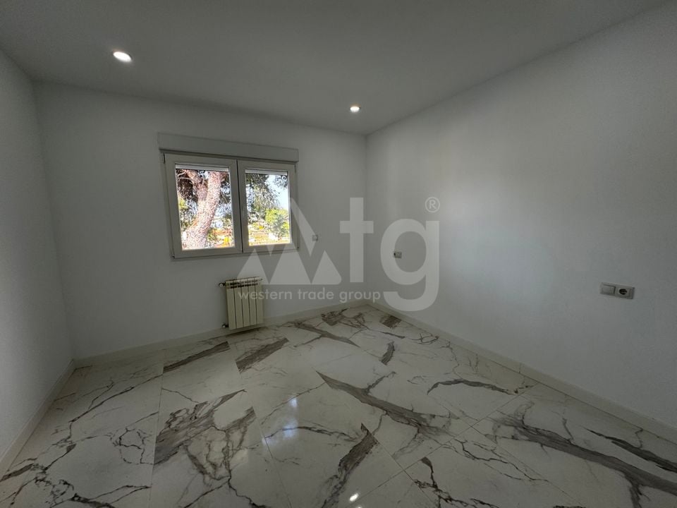 6 bedroom Villa in Los Balcones - LR61679 - Photo - 10