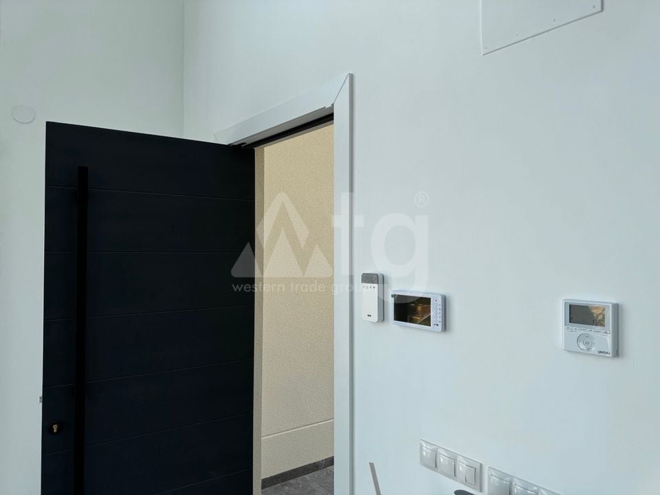 6 bedroom Villa in Los Balcones - LR61679 - Photo - 14