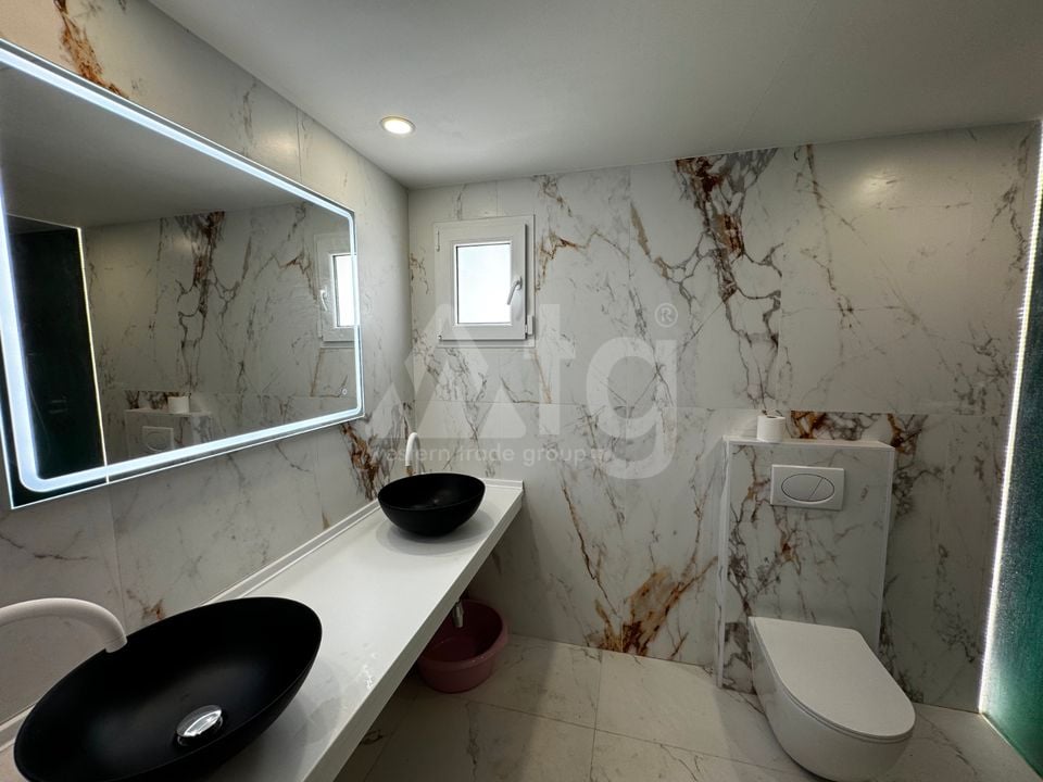 6 bedroom Villa in Los Balcones - LR61679 - Photo - 11