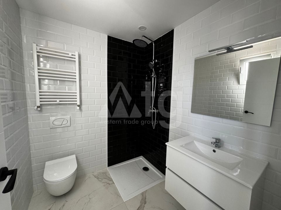 6 bedroom Villa in Los Balcones - LR61679 - Photo - 13