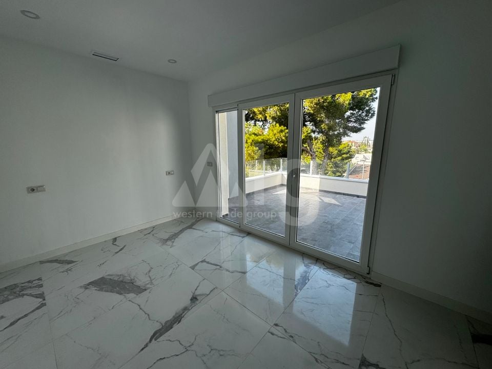 6 bedroom Villa in Los Balcones - LR61679 - Photo - 8