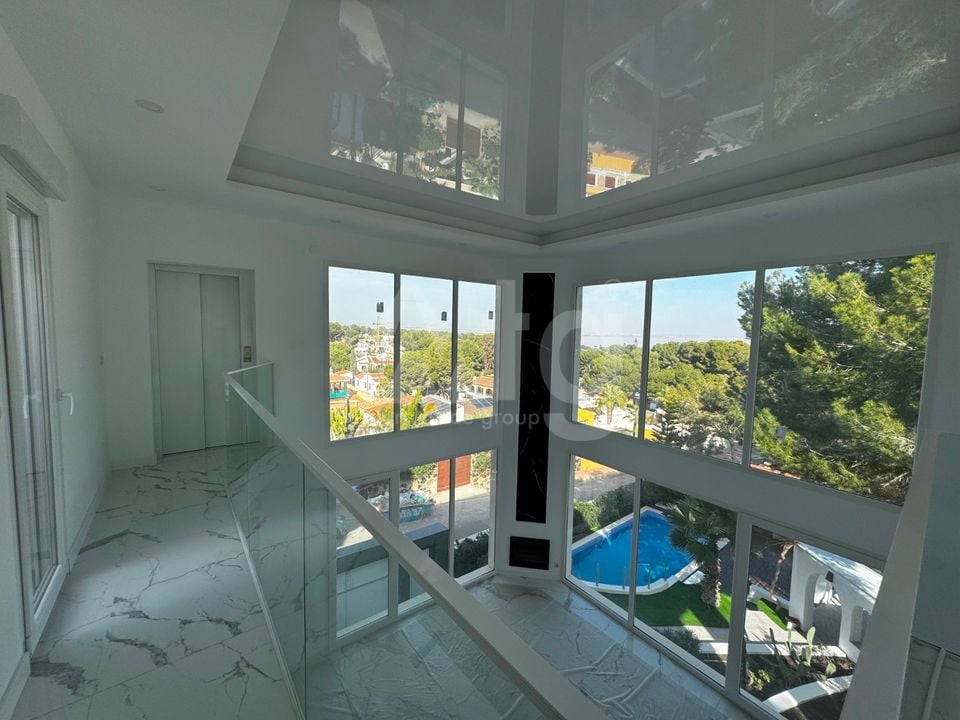 6 bedroom Villa in Los Balcones - LR61679 - Photo - 5