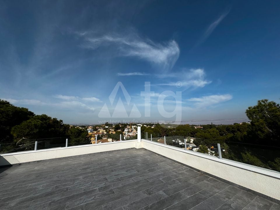6 bedroom Villa in Los Balcones - LR61679 - Photo - 20