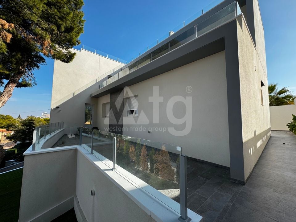 6 bedroom Villa in Los Balcones - LR61679 - Photo - 15
