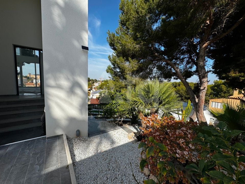 6 bedroom Villa in Los Balcones - LR61679 - Photo - 25