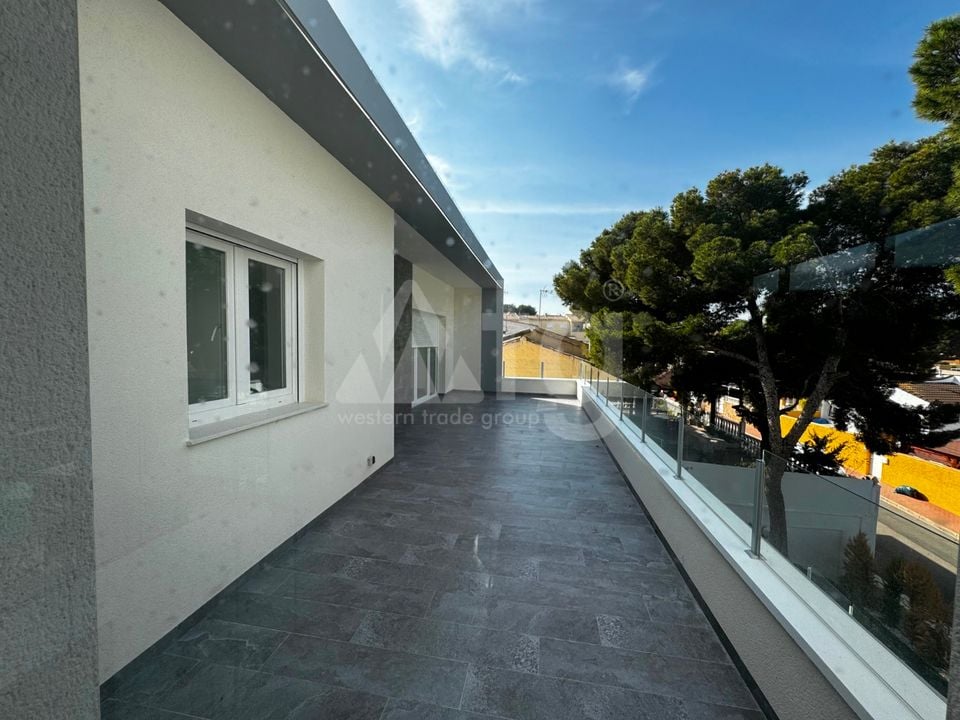 6 bedroom Villa in Los Balcones - LR61679 - Photo - 18