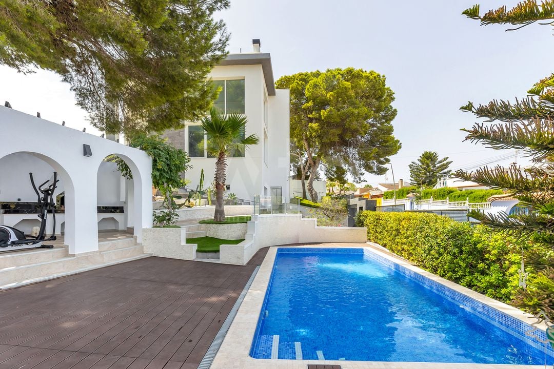 6 bedroom Villa in Los Balcones - LR61679 - Photo - 2