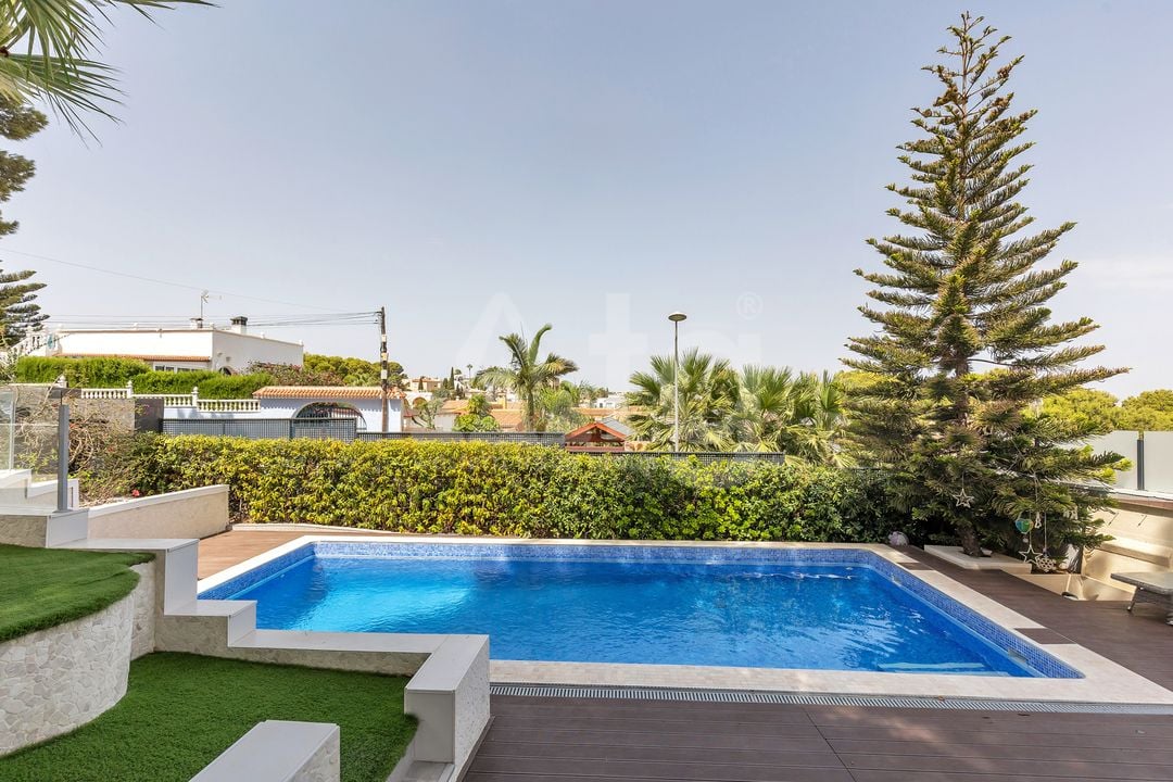 6 bedroom Villa in Los Balcones - LR61679 - Photo - 4