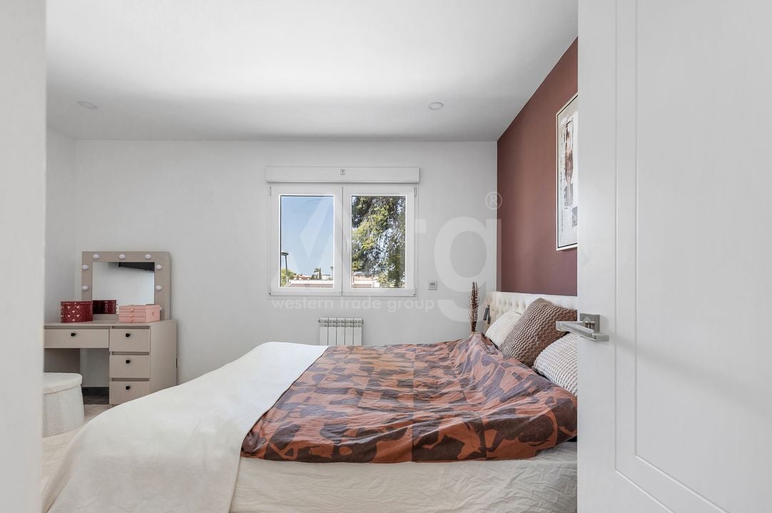 6 bedroom Villa in Los Balcones - LR61679 - Photo - 16