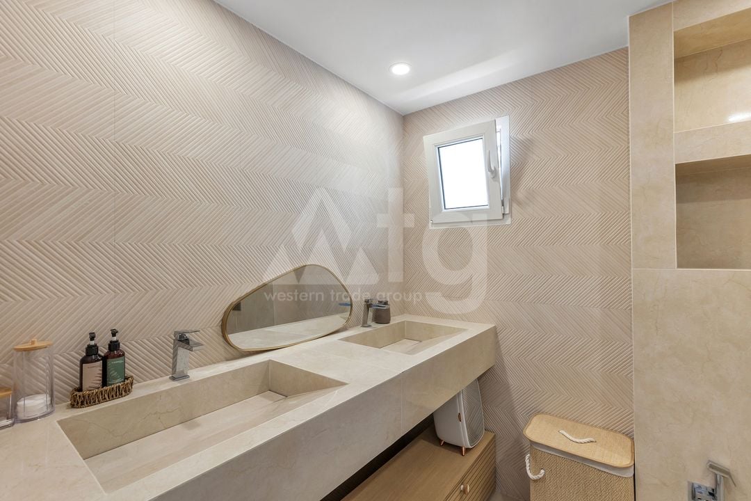 6 bedroom Villa in Los Balcones - LR61679 - Photo - 17