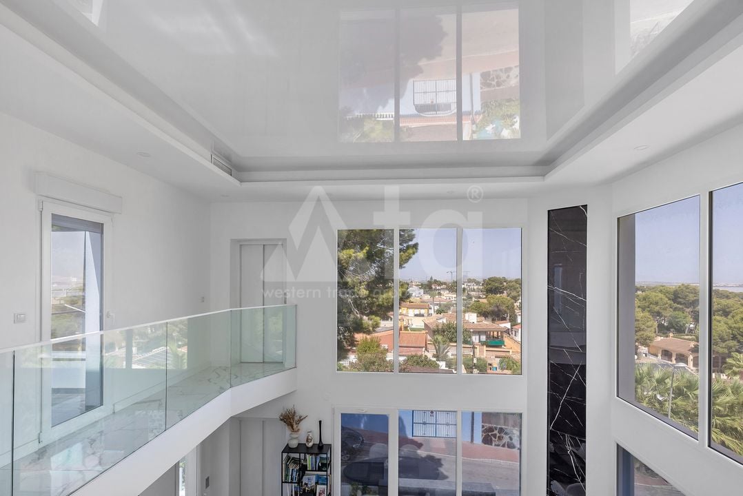 6 bedroom Villa in Los Balcones - LR61679 - Photo - 25