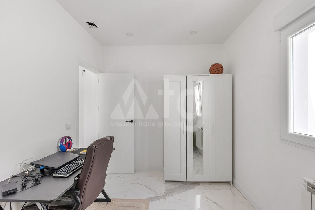 6 bedroom Villa in Los Balcones - LR61679 - Photo - 33