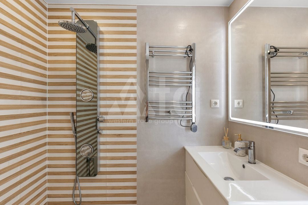 6 bedroom Villa in Los Balcones - LR61679 - Photo - 34