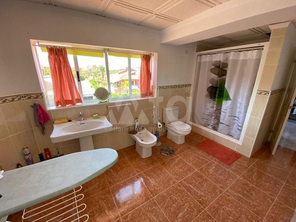 12 bedroom Townhouse in Punta Prima - LR61715 - Photo - 18
