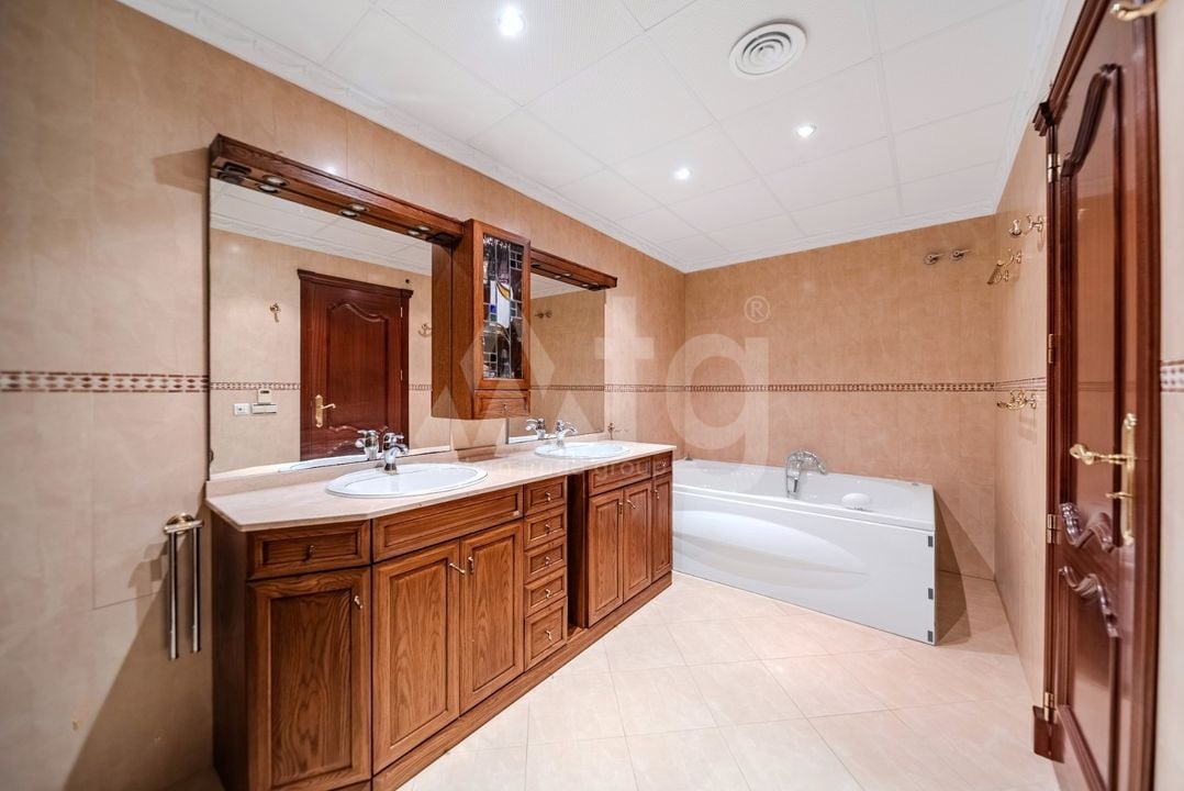 5 bedroom Villa in Altea Hills - LR70693 - Photo - 17
