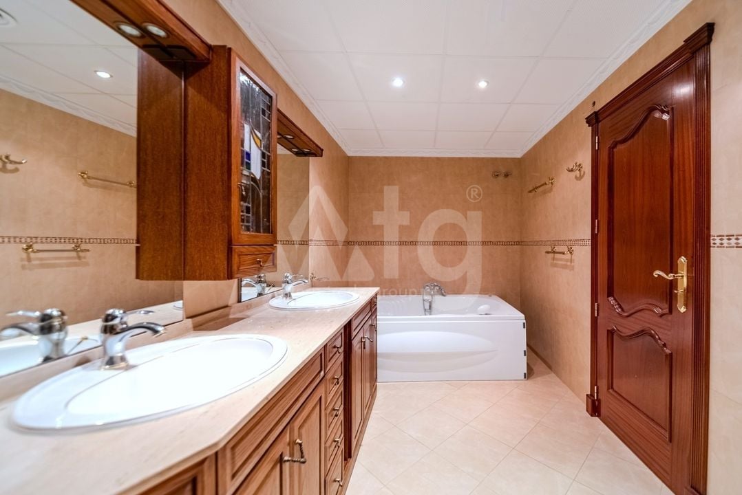 5 bedroom Villa in Altea Hills - LR70693 - Photo - 18