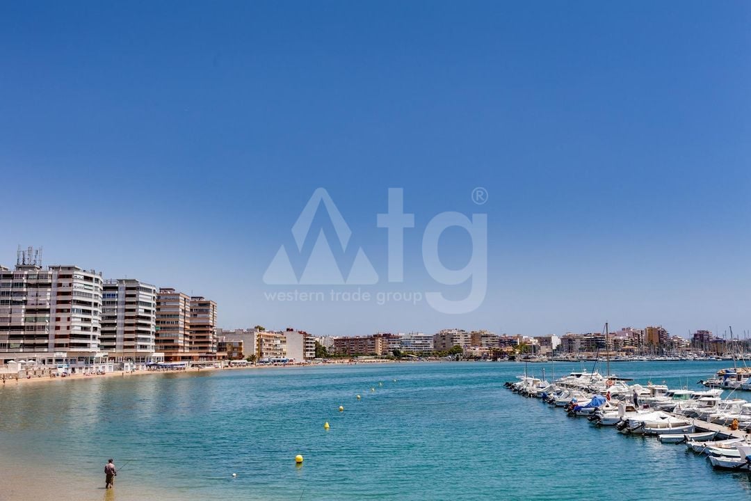 2 bedroom Penthouse in Torrevieja - CYM160888 - Photo - 35