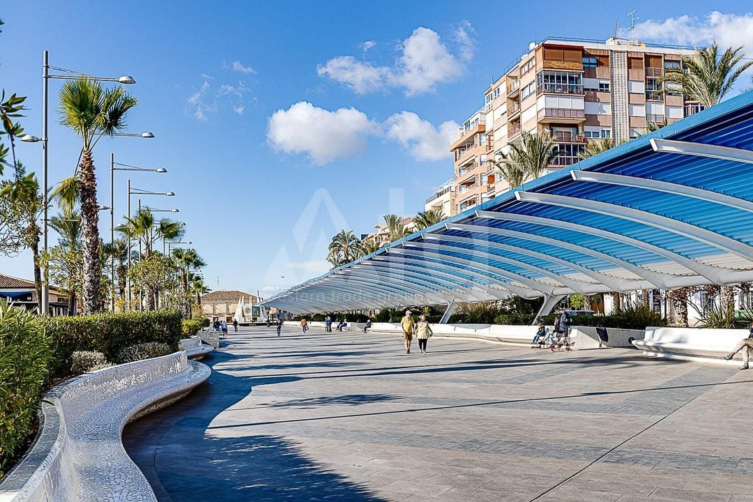 2 bedroom Penthouse in Torrevieja - CYM160888 - Photo - 32