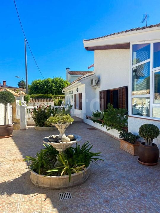 5 bedroom Villa in Benidorm - ABC83545 - Photo - 3
